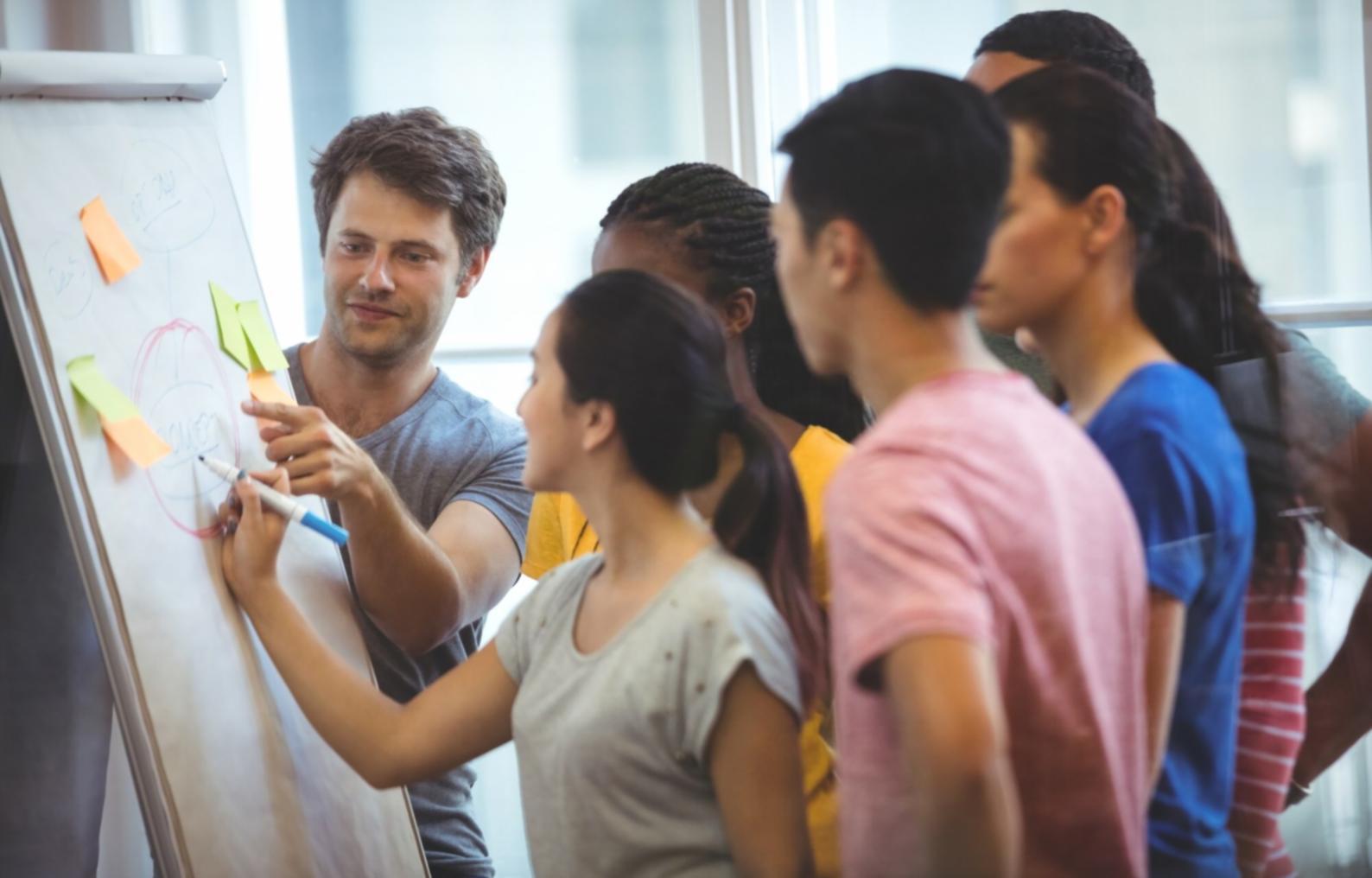 Progettazione interfaccia utente su monitor con strumenti digitali